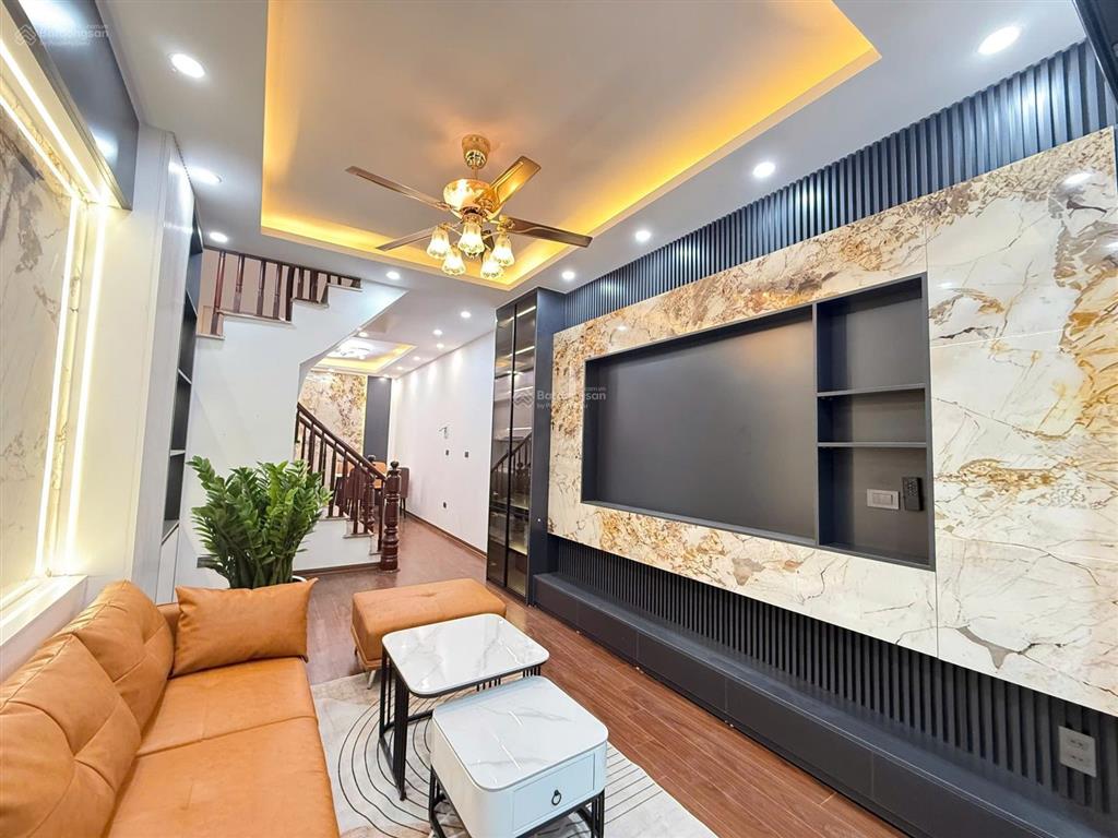 Bán nhà triều khúc  ô tô đỗ cửa  vài bước ra phố  6 phòng ngủ  xách vali vào ở ngay