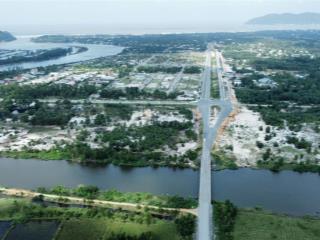 Đất diện tích đẹp 200m, nằm giữa trung tâm là khu resort và cụm khu công nghiệp ở chân mâylăng cô