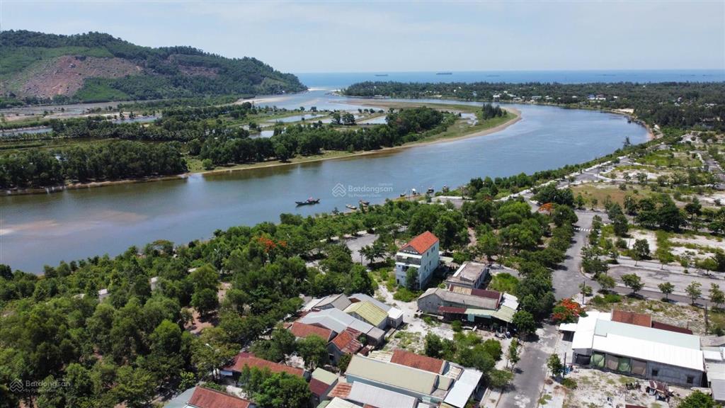 Đất diện tích đẹp 200m2 nằm giữa trung tâm là khu resort và cụm khu công nghiệp ở chân mây lăng cô