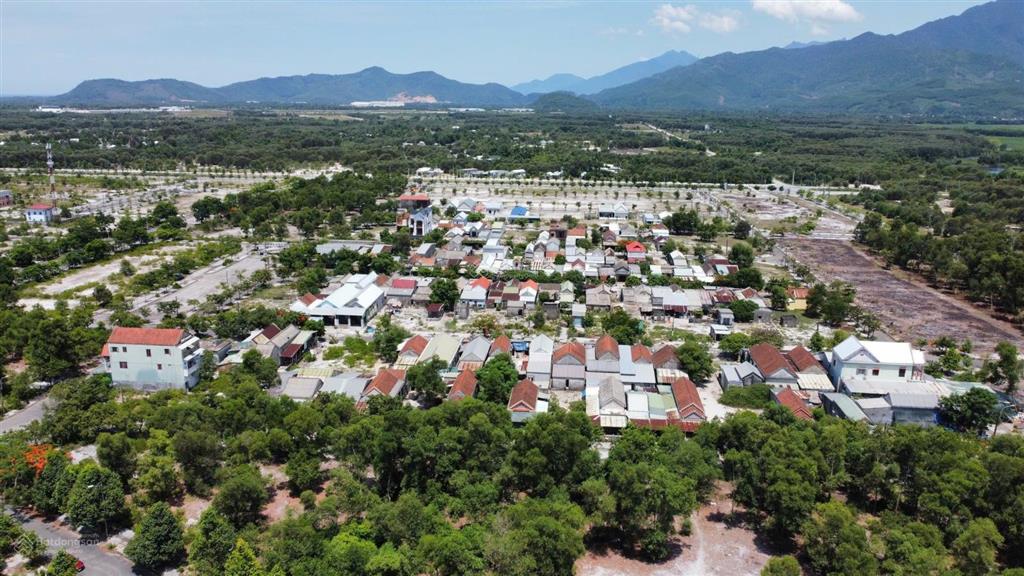 Đất diện tích đẹp 200m2 nằm giữa trung tâm là khu resort và cụm khu công nghiệp ở chân mây lăng cô