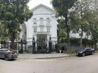 Biệt thự siêu đẹp khu vip bán đảo linh đàm  62tỷ full nội thất tân cổ điển.