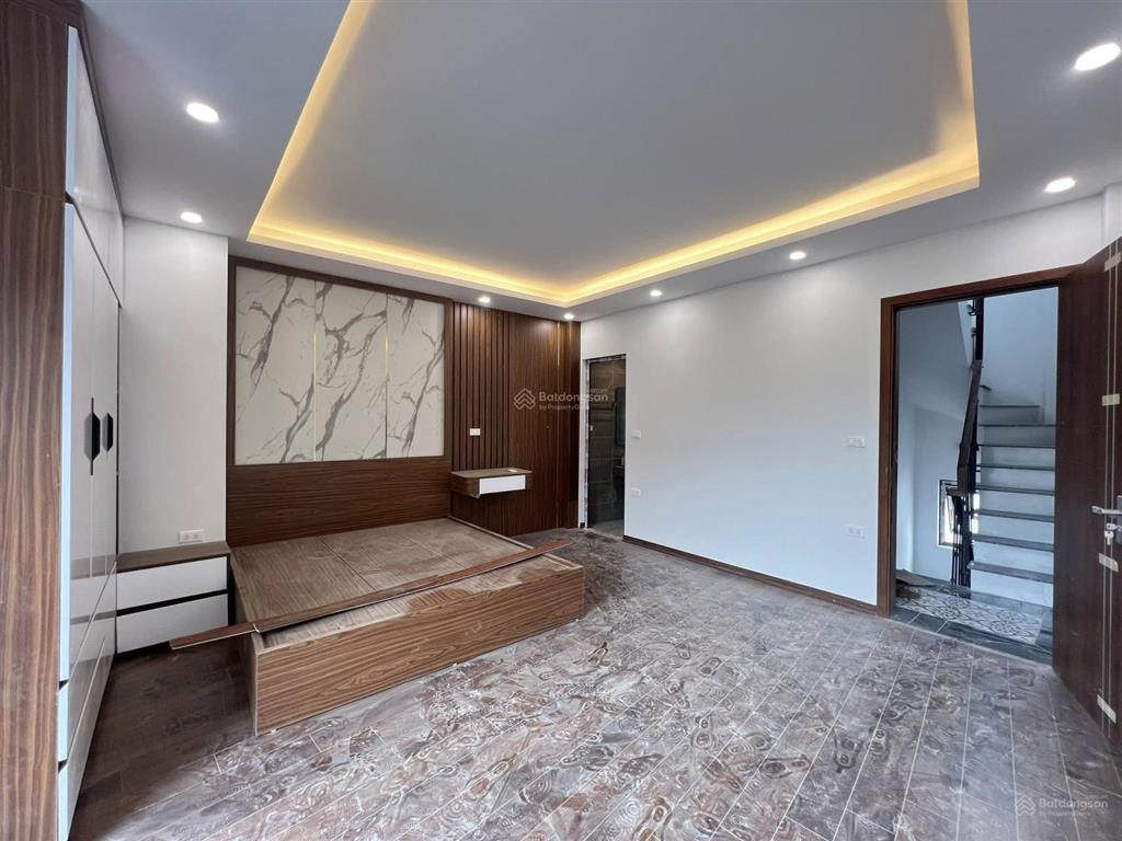 Nhà đẹp gần phố  tân mai  hoàng mai. 40m x 6 tầng thang máy 11,8 tỷ. nội thất đầy đủ, chỉ việc ở.