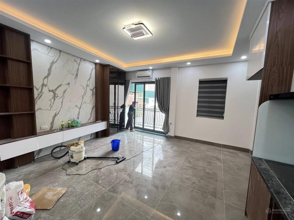 Nhà đẹp gần phố  tân mai  hoàng mai. 40m x 6 tầng thang máy 11,8 tỷ. nội thất đầy đủ, chỉ việc ở.