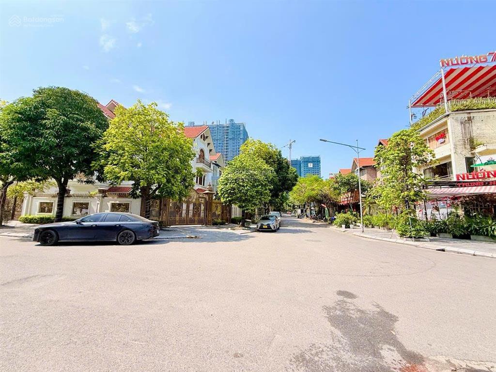 Biệt thự linh đàm  hoàng mai  mặt vườn hoa  pháp lý chuẩn. 200m 10m mặt tiền.