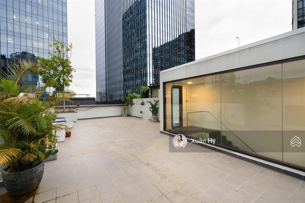 Có sân thượng riêng  bán căn hộ the galleria metropole 3pn 112m2 đã có sổ hồng