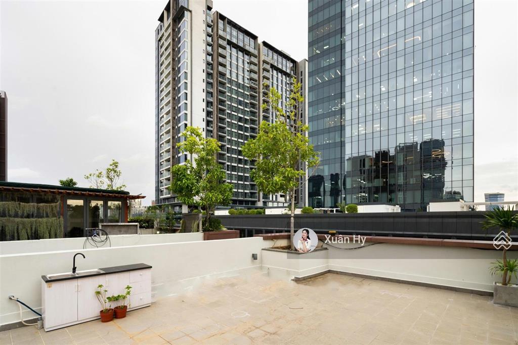 Có sân thượng riêng  bán căn hộ the galleria metropole 3pn 112m2 đã có sổ hồng