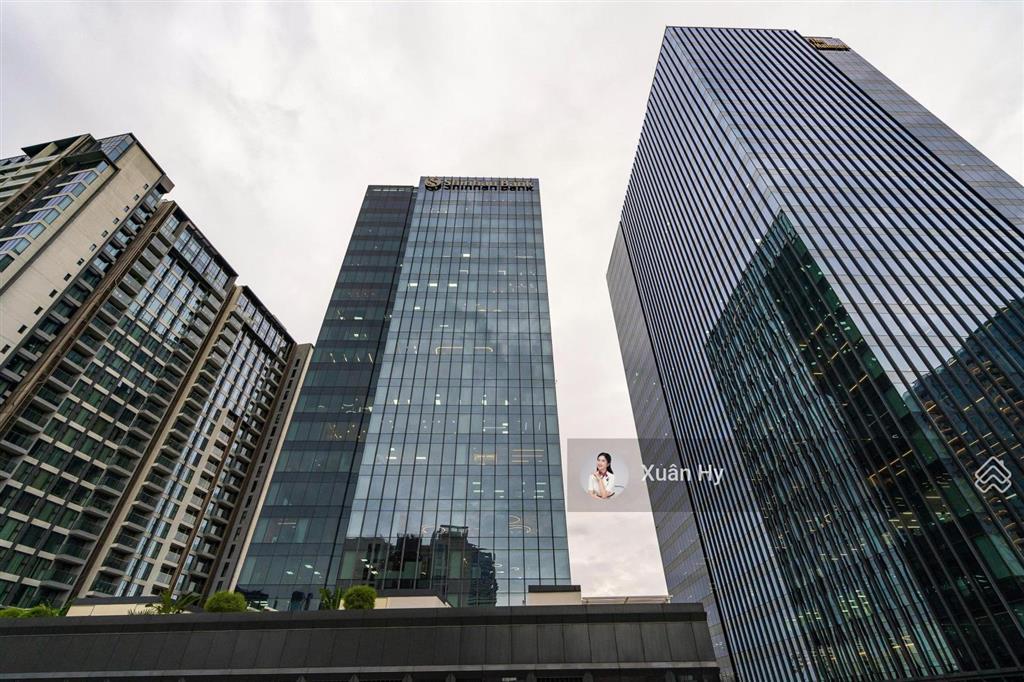 Có sân thượng riêng  bán căn hộ the galleria metropole 3pn 112m2 đã có sổ hồng
