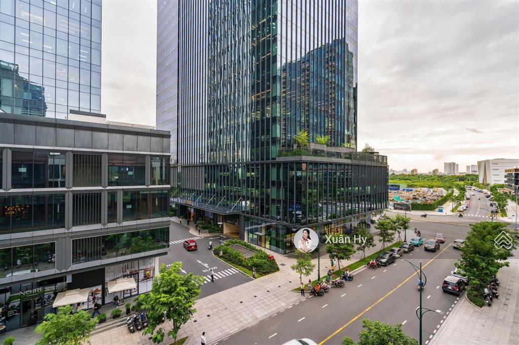 Có sân thượng riêng  bán căn hộ the galleria metropole 3pn 112m2 đã có sổ hồng