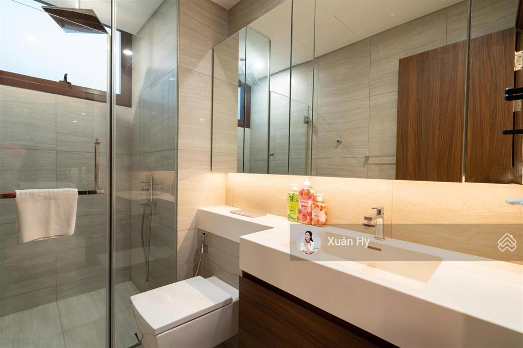 Có sân thượng riêng  bán căn hộ the galleria metropole 3pn 112m2 đã có sổ hồng