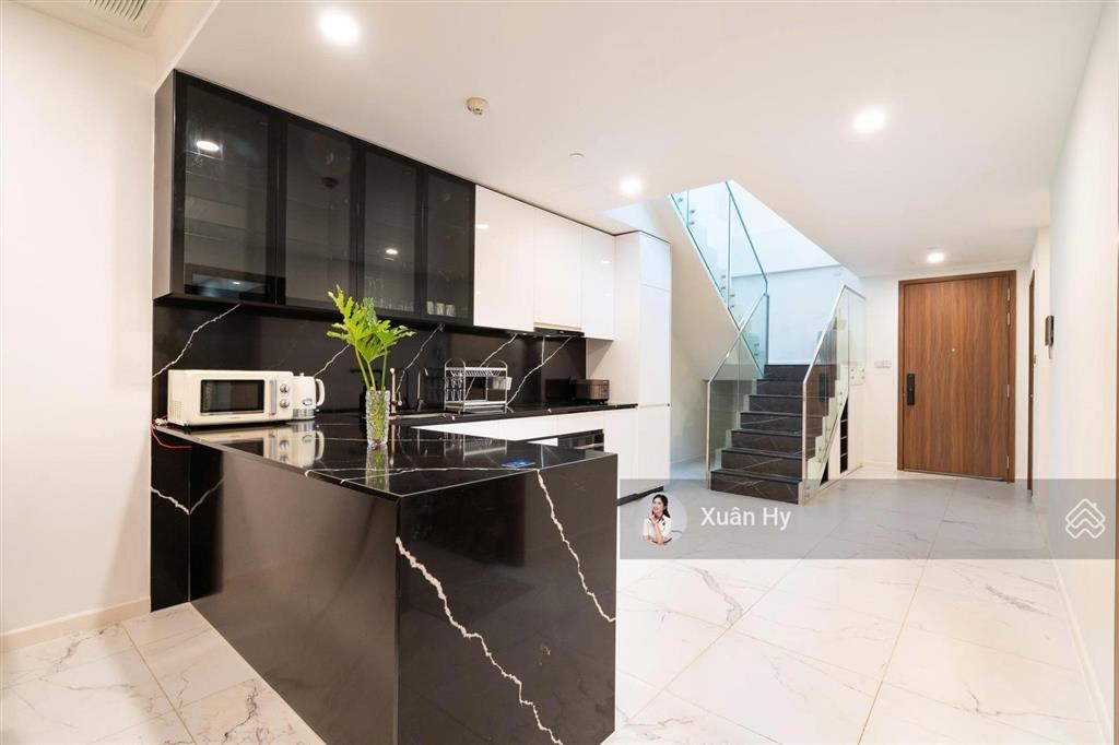 Có sân thượng riêng  bán căn hộ the galleria metropole 3pn 112m2 đã có sổ hồng