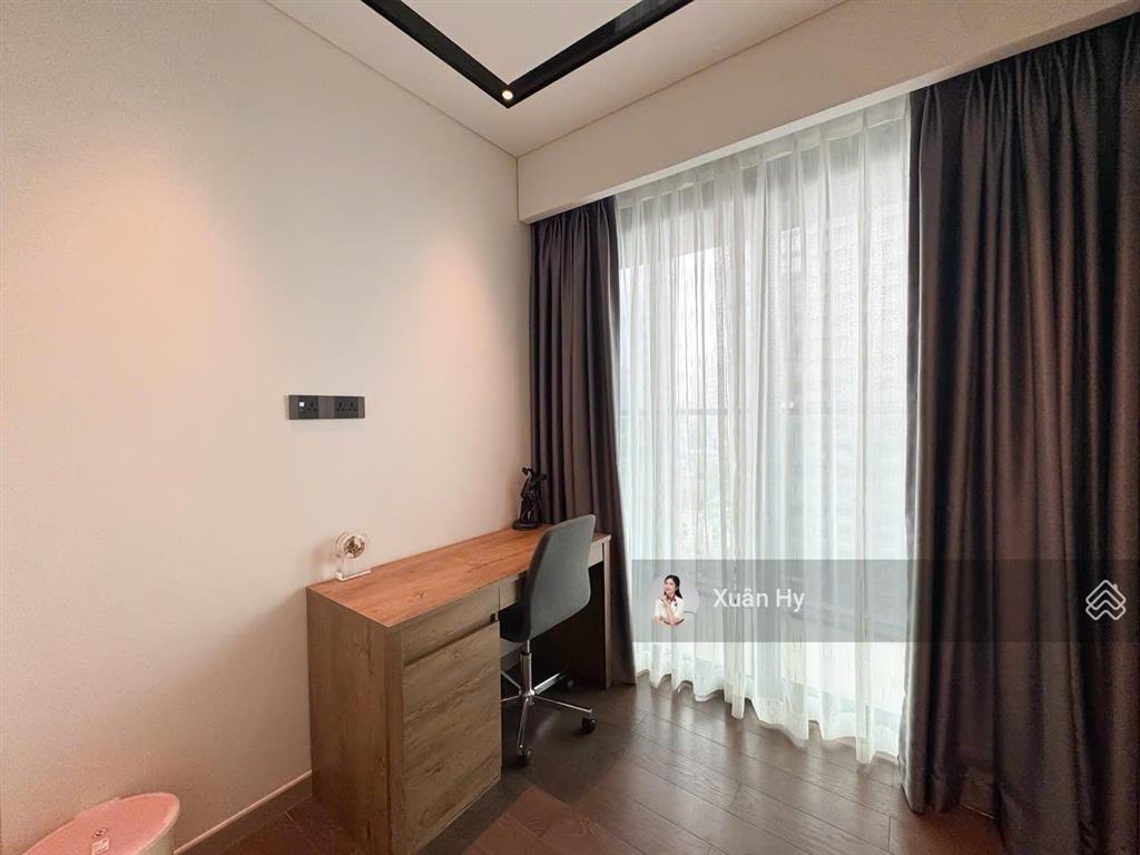 Sổ đỏ  view sông & cầu ba son  bán căn hộ 1pn + 1 phòng làm việc  grand marina saigon