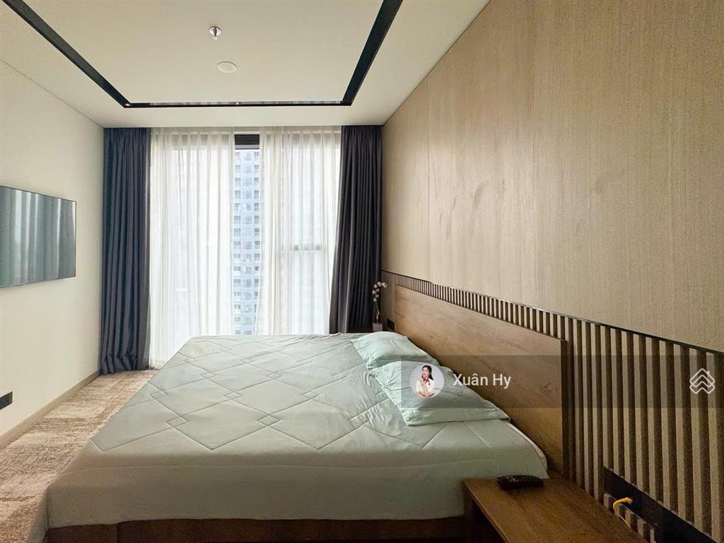 Sổ đỏ  view sông & cầu ba son  bán căn hộ 1pn + 1 phòng làm việc  grand marina saigon