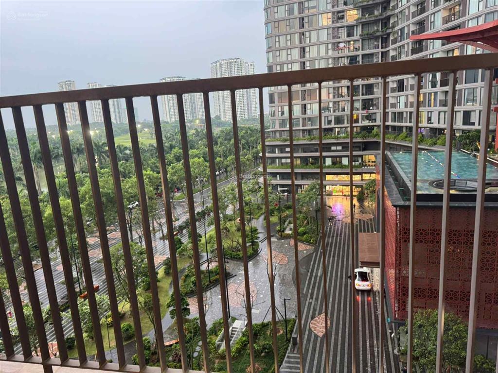 Cần bán căn hộ 2pn 2wc 72m2 đủ đồ view hồ , quảng trường ban công đn toà l2 landmark ecopark