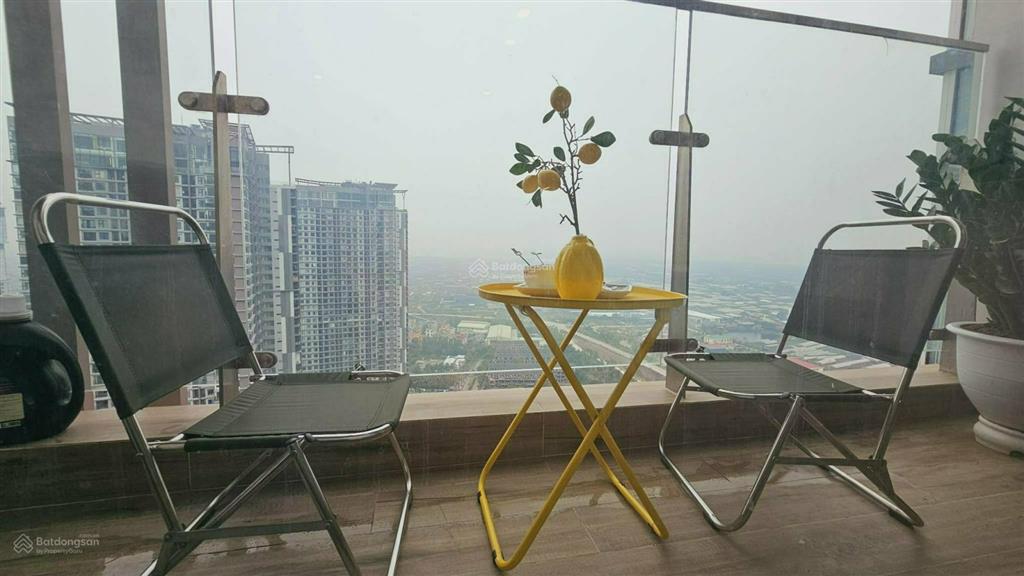 Chính chủ gửi bán căn hộ studio 29m2 đủ đồ ban công hướng nam toà sol forest 1 ecopark