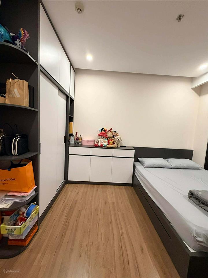 Cần bán căn hộ 2pn 2wc 68m2 đủ đồ đẹp view sông hồng toà s2 sky oasis ecopark