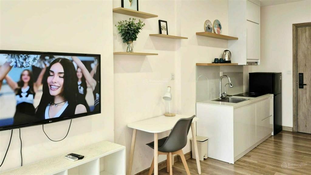 Cần bán căn hộ studio 29m² đủ đồ đẹp view sông hồng ban công hướng nam toà sol forest 1