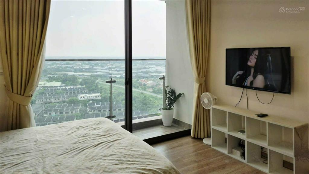 Cần bán căn hộ studio 29m² đủ đồ đẹp view sông hồng ban công hướng nam toà sol forest 1