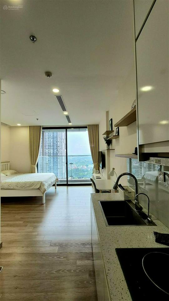 Cần bán căn hộ studio 29m² đủ đồ đẹp view sông hồng ban công hướng nam toà sol forest 1
