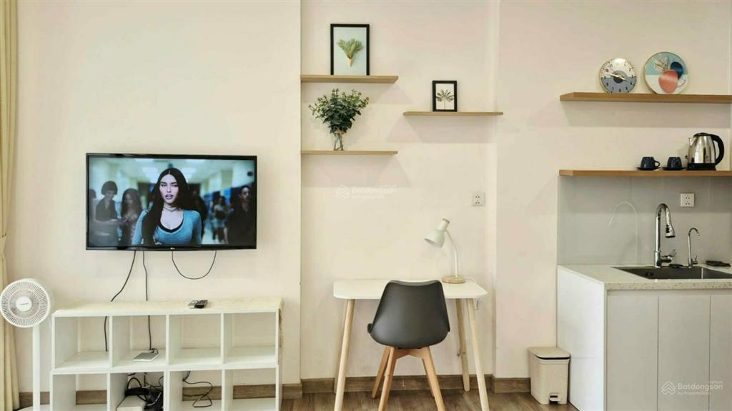 Cần bán căn hộ studio 29m² đủ đồ đẹp view sông hồng ban công hướng nam toà sol forest 1