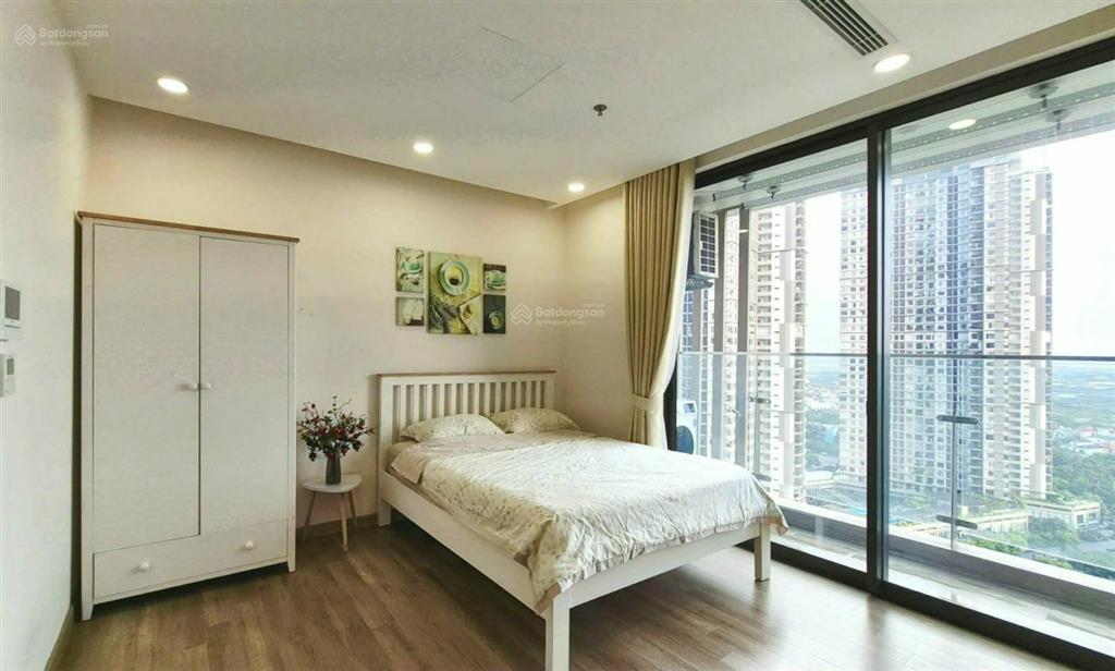 Cần bán căn hộ studio 29m² đủ đồ đẹp view sông hồng ban công hướng nam toà sol forest 1