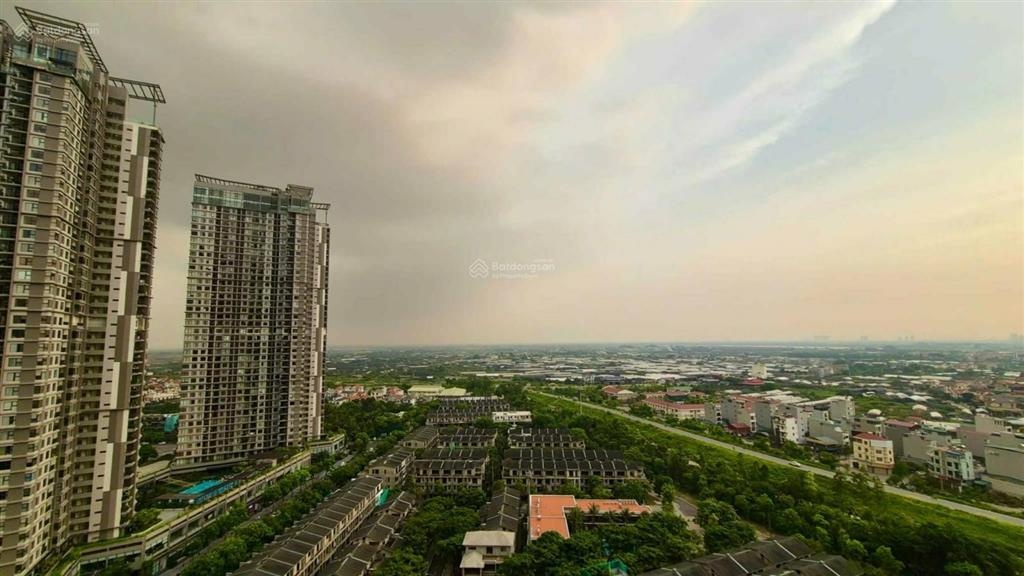 Cần bán căn hộ studio 29m² đủ đồ đẹp view sông hồng ban công hướng nam toà sol forest 1