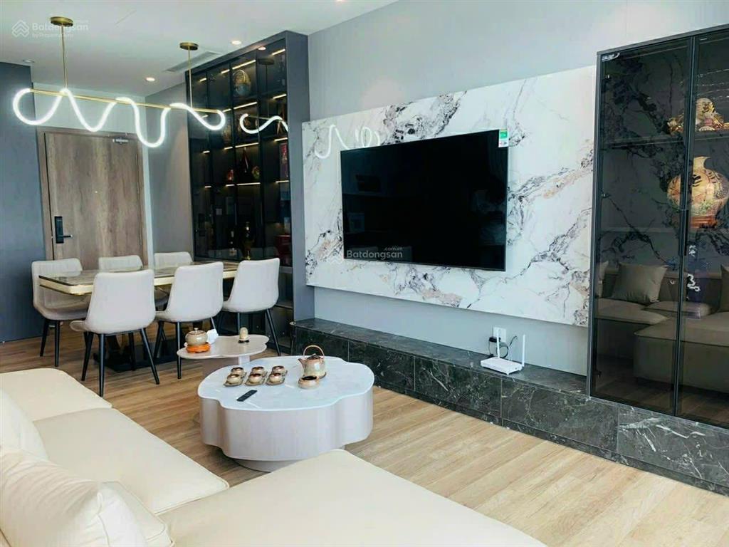 Cần bán căn hộ 2pn 2wc 74m² đồ đẹp mới ban công đn view hồ thiên nga tòa l1 landmark