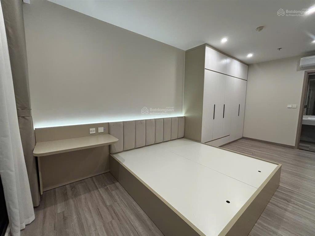 Mời thuê căn hộ 3pn 2wc 93m2 sân vườn 6,8m2 đủ đồ mới đẹp ban công hướng nam toà sf2 sky forest