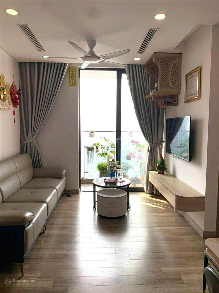 Cần bán căn hộ 2pn 1wc 52m² đủ đồ mới ban công hướng nam view sông hồng toà sol forest 1 ecopark