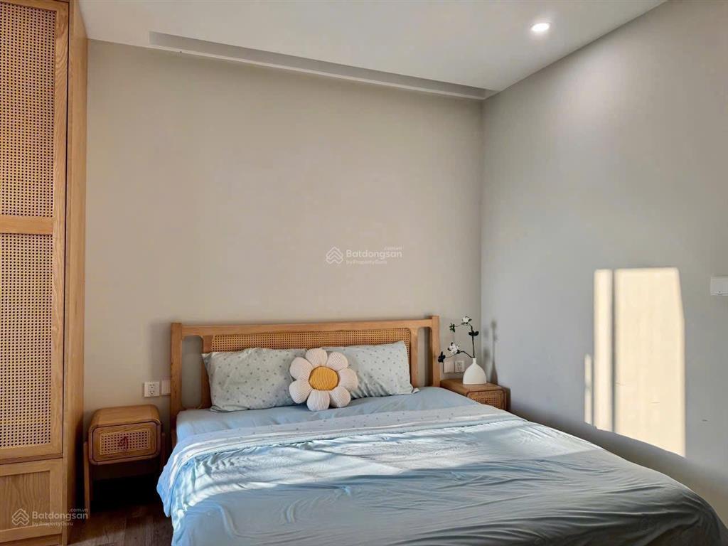 Cần bán căn hộ 2pn 2wc 58m2 đủ đồ view sông hồng toà r3 onsen ecopark