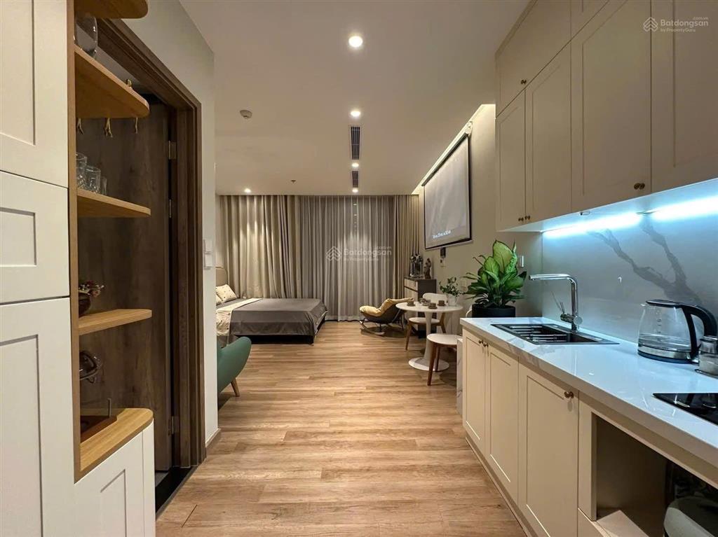 Cần bán studio 32m2 đủ đồ đẹp view sông hồng thoáng mát tòa l1 landmark ecopark