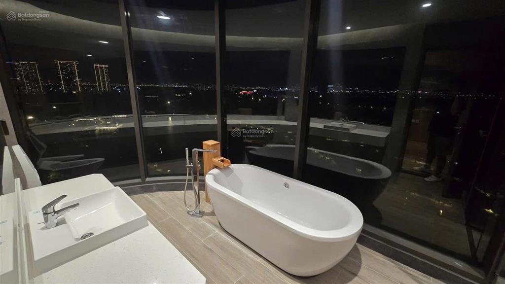 Chính chủ gửi bán căn hộ 3pn 2wc 114m2 đủ đồ view hồ thiên nga có khoáng nóng tòa l2 landmark