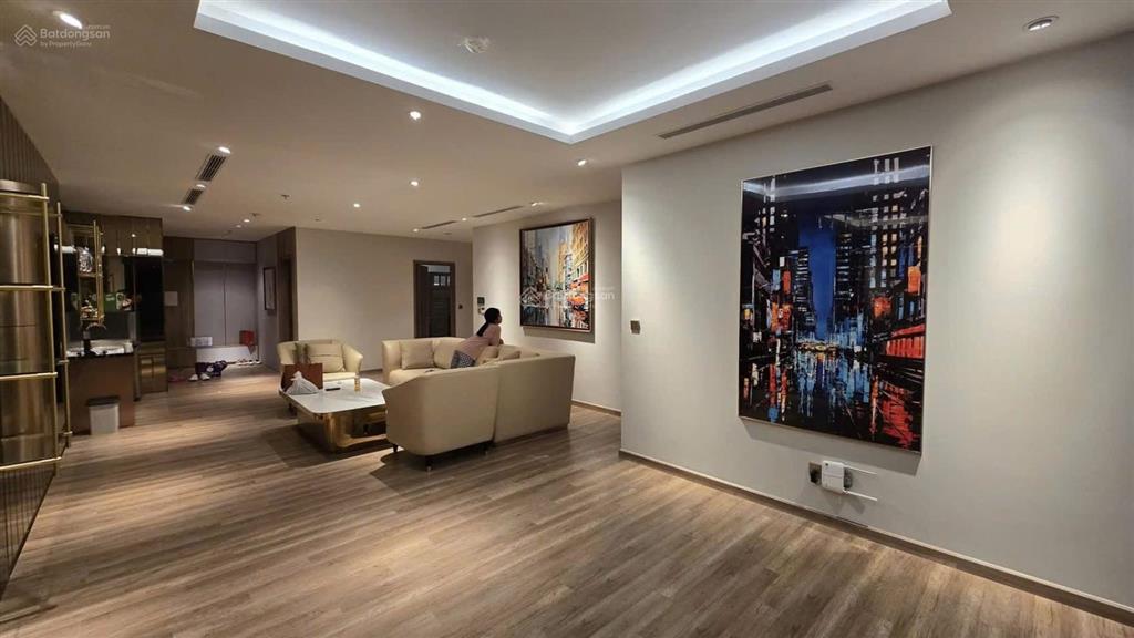 Chính chủ gửi bán căn hộ 3pn 2wc 114m2 đủ đồ view hồ thiên nga có khoáng nóng tòa l2 landmark