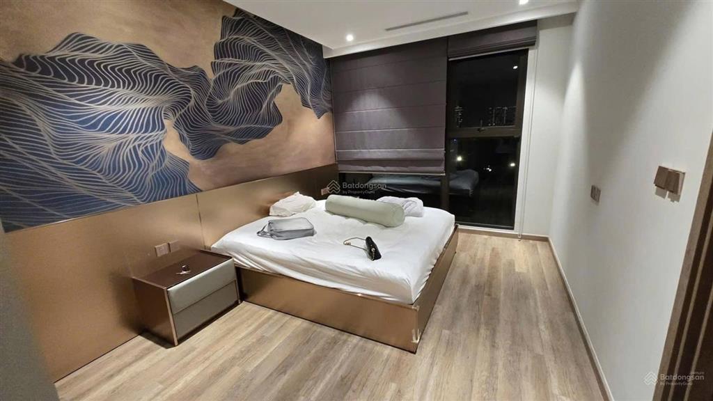 Chính chủ gửi bán căn hộ 3pn 2wc 114m2 đủ đồ view hồ thiên nga có khoáng nóng tòa l2 landmark