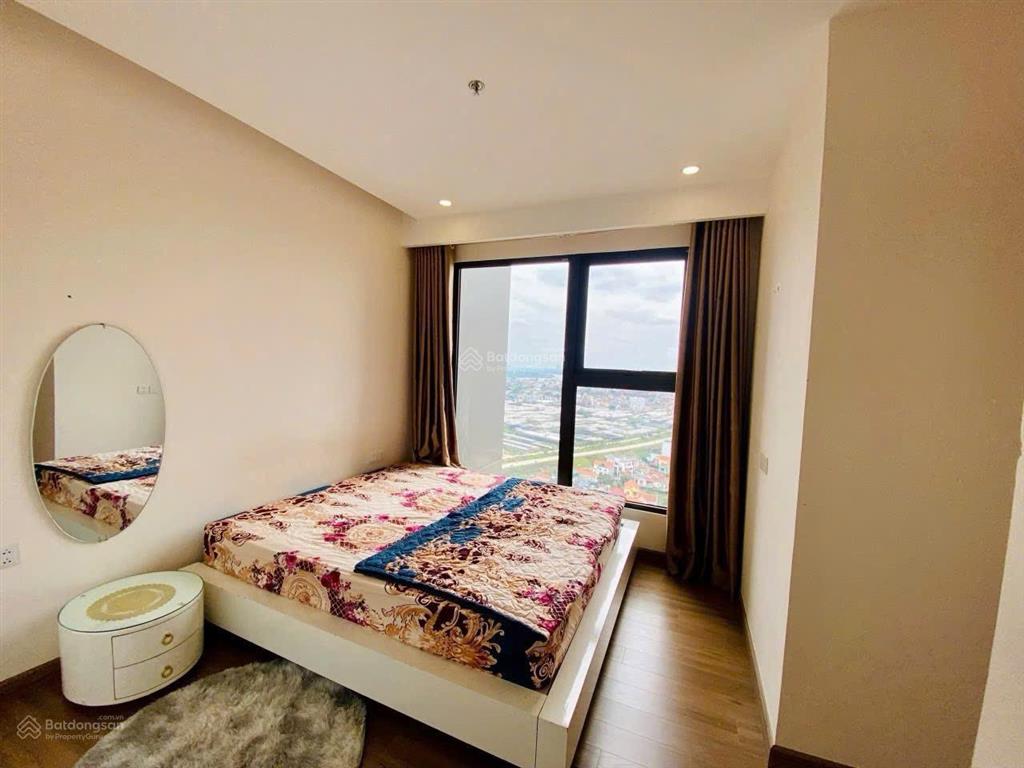 Cần bán căn hộ 2pn 2wc 68m2 đủ đồ tầng cao view sông hồng giá 4,1 tỷ bao phí toà s1 sky oasis