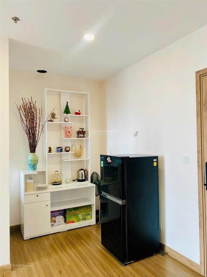 Cần bán căn hộ 2pn 2wc 68m2 đủ đồ tầng cao view sông hồng giá 4,1 tỷ bao phí toà s1 sky oasis