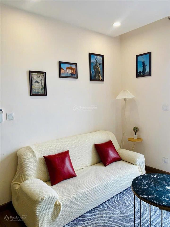 Cần bán căn hộ 2pn 2wc 68m2 đủ đồ tầng cao view sông hồng giá 4,1 tỷ bao phí toà s1 sky oasis
