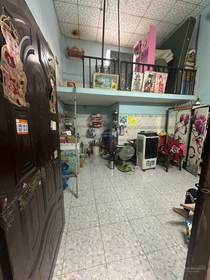 2 ki ốt và 17 phòng trọ. gác đúc. đường xe tải gần quốc lộ 13. thu nhập 32triêu. full người thuê