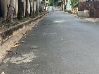 2 ki ốt và 17 phòng trọ. gác đúc. đường xe tải gần quốc lộ 13. thu nhập 32triêu. full người thuê