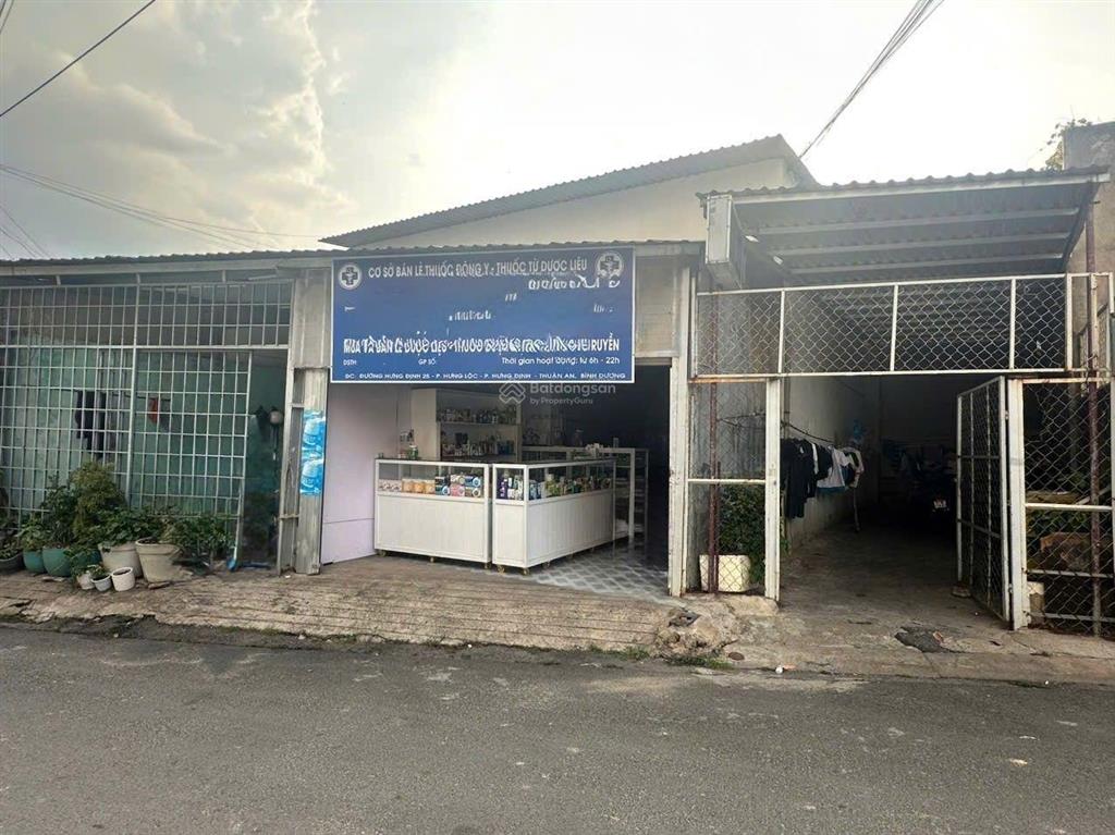 2 ki ốt và 17 phòng trọ. gác đúc. đường xe tải gần quốc lộ 13. thu nhập 32triêu. full người thuê