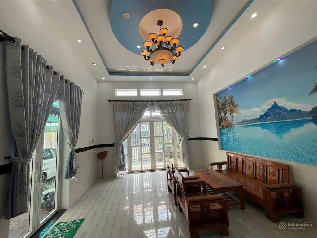 Nhà c4 bình nhâm 88 khu dân cư lâu đài vàng. dân cư văn minh, sạch sẽ, giao thông thuận lợi.