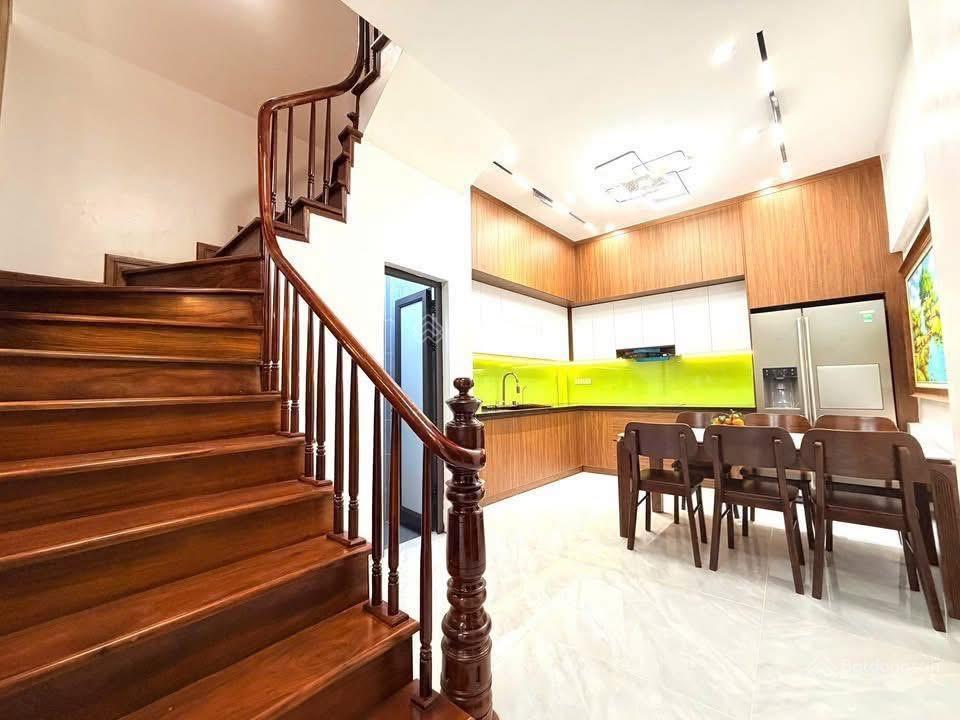 Hiếm  tây mỗ nhà mới tinh thơm mùi sơn  45m rộng thoáng sáng, sân để xe rộng, giá rẻ chỉ hơn 6 tỉ