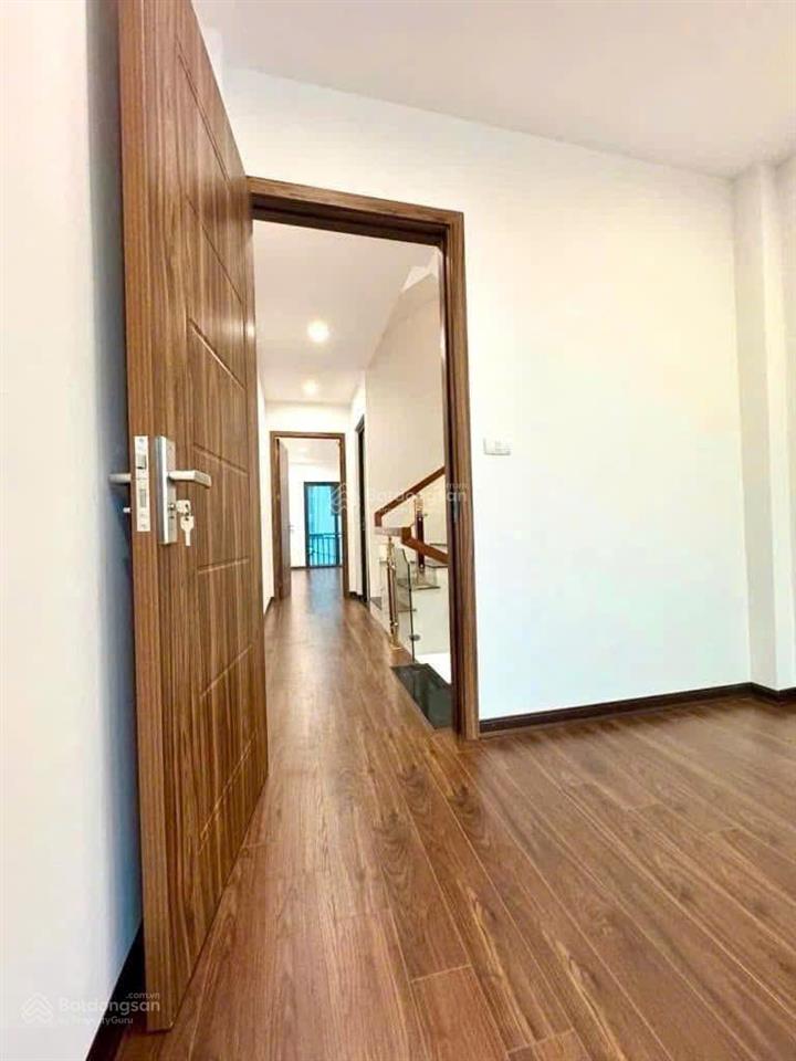 Gia đình bán gấp nhà 40m miêu nha ngõ nông, ô tô đỗ gần, trường chợ vài bước chân chỉ nhỉnh 6 tỉ