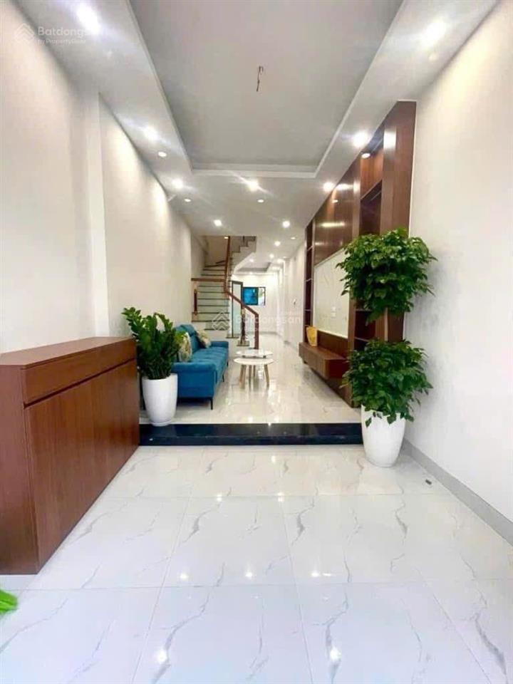 Gia đình bán gấp nhà 40m miêu nha ngõ nông, ô tô đỗ gần, trường chợ vài bước chân chỉ nhỉnh 6 tỉ