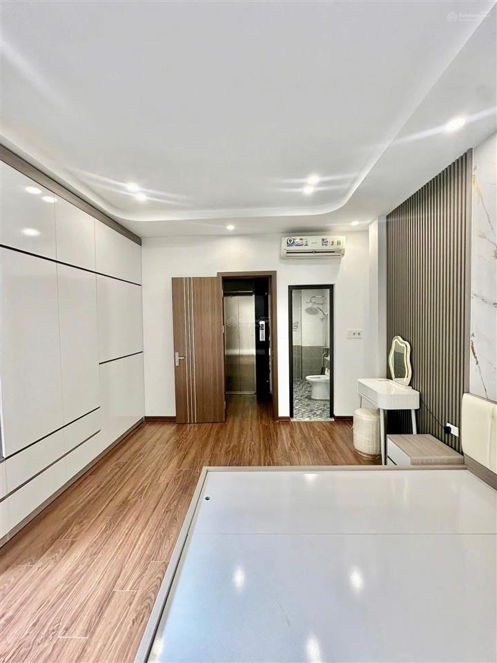 Tây mỗ, nhà đẹp 40m, 5 tầng thang máy, ô tô đỗ cổng, hàng cực hiếm phân khúc nhỉnh 8 tỉ.