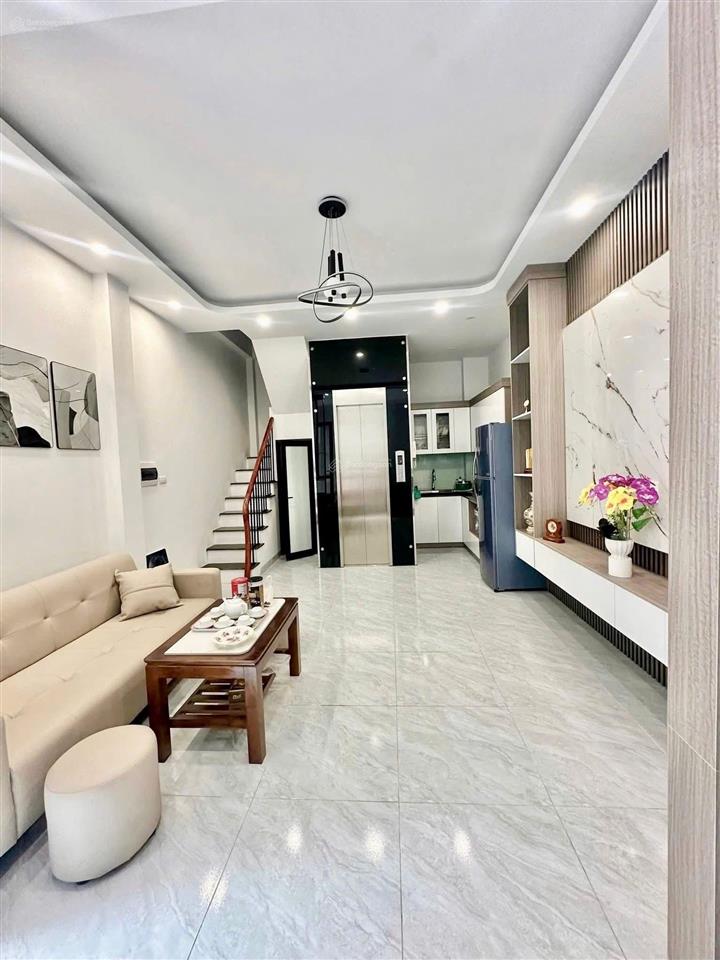 Tây mỗ, nhà đẹp 40m, 5 tầng thang máy, ô tô đỗ cổng, hàng cực hiếm phân khúc nhỉnh 8 tỉ.