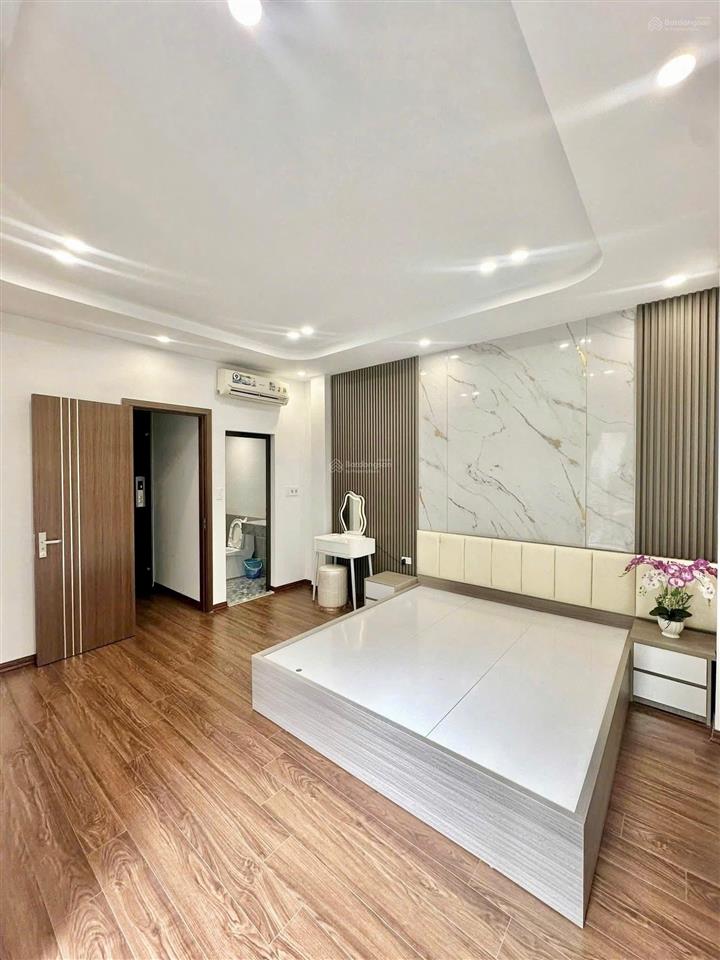 Tây mỗ, nhà đẹp 40m, 5 tầng thang máy, ô tô đỗ cổng, hàng cực hiếm phân khúc nhỉnh 8 tỉ.