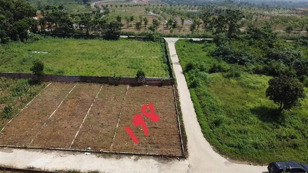 Cần bán thửa đất 198,8m2. lô góc 2 mặt thoáng