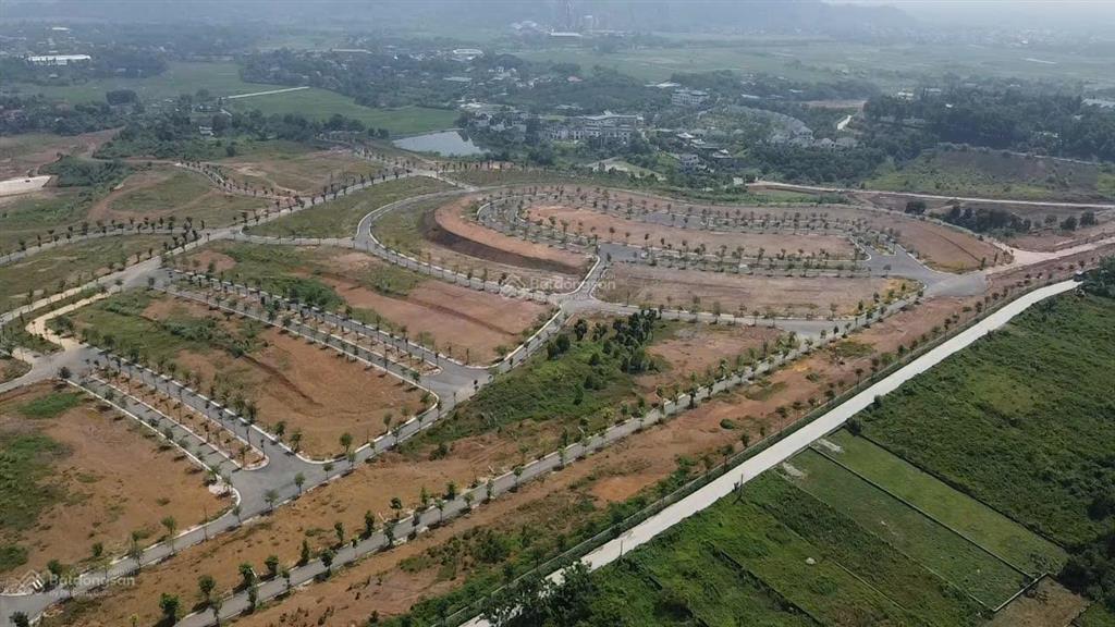 Cần bán thửa đất 198,8m2. lô góc 2 mặt thoáng