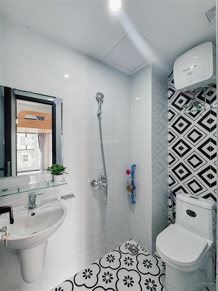 Duplex mới 100% ban công, full nội thất, máy giặt riêng, gần chợ phạm văn bạch