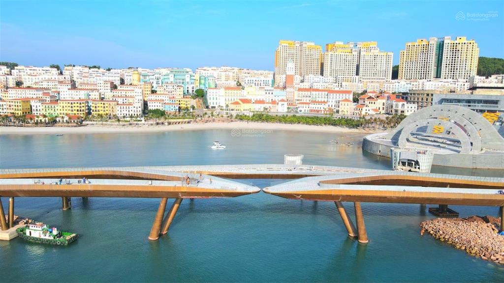Cho thuê khách sạn full nội thất địa trung hải, phú quốc